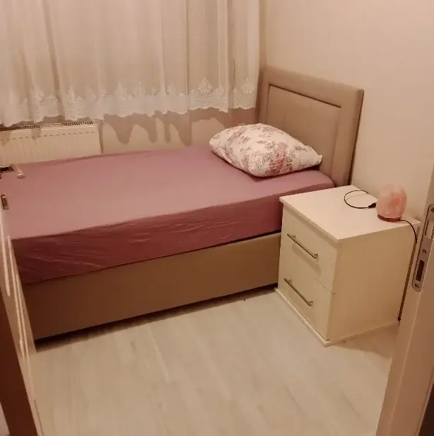 Üçyol metroda kiralık oda - 1