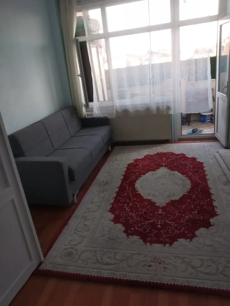 ÖĞRETMENİM EV ARKADAŞI ARIYORUM - 1