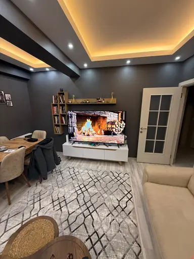 Pendik velibabada toplu taşıma önünden geçmekte - Pendik, İstanbul